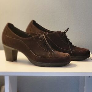 Brown Clarks Dress Pumps Size 8 Comfortable Sued and Leather